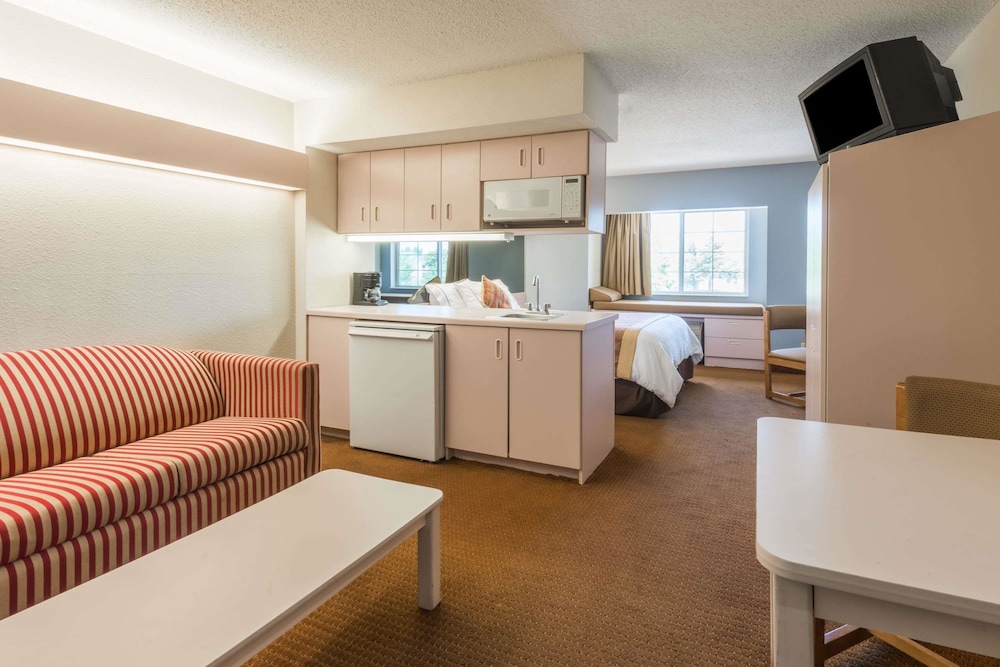 Standard Suite, 1 Queen Bed, Accessible, Non Smoking photo 1
