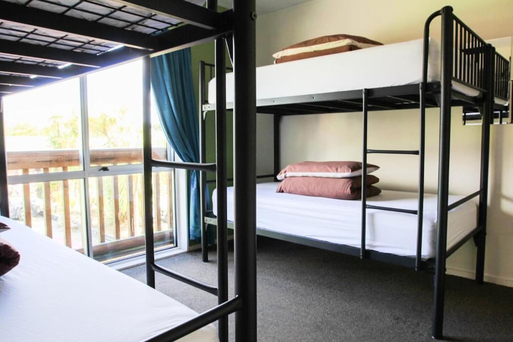 Bed in Shared 6-Bed Dorm (Shared Bathroom)