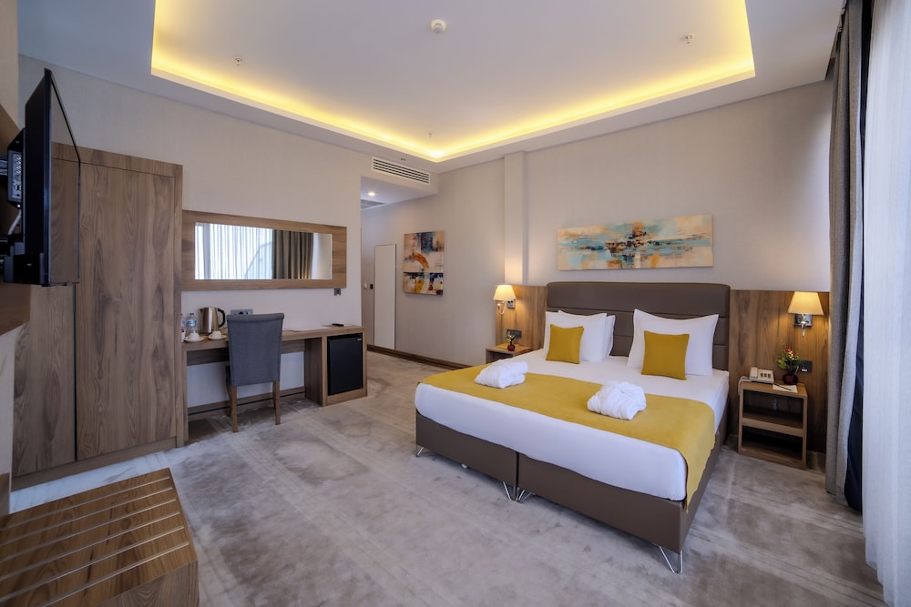 Deluxe Suite