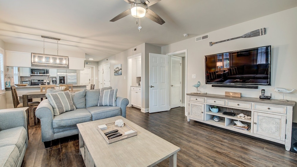 Condo, 2 Bedrooms