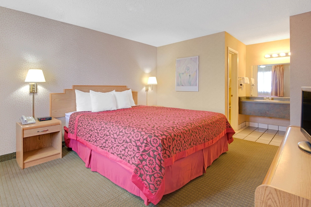 Suite, 1 King Bed, Non Smoking photo 2