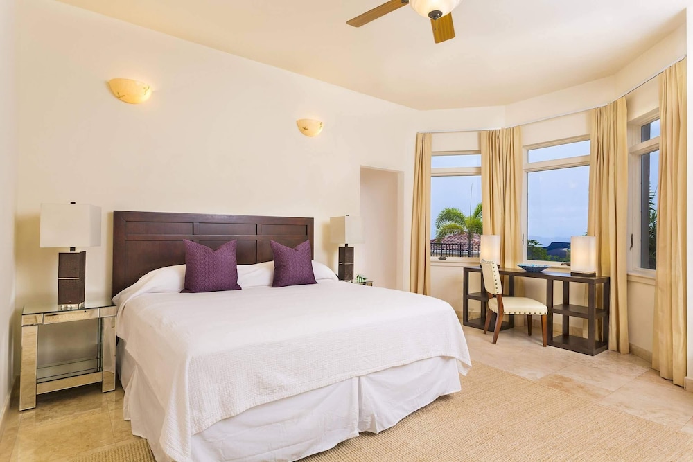 Luxury Condo, 2 Bedrooms (EL)
