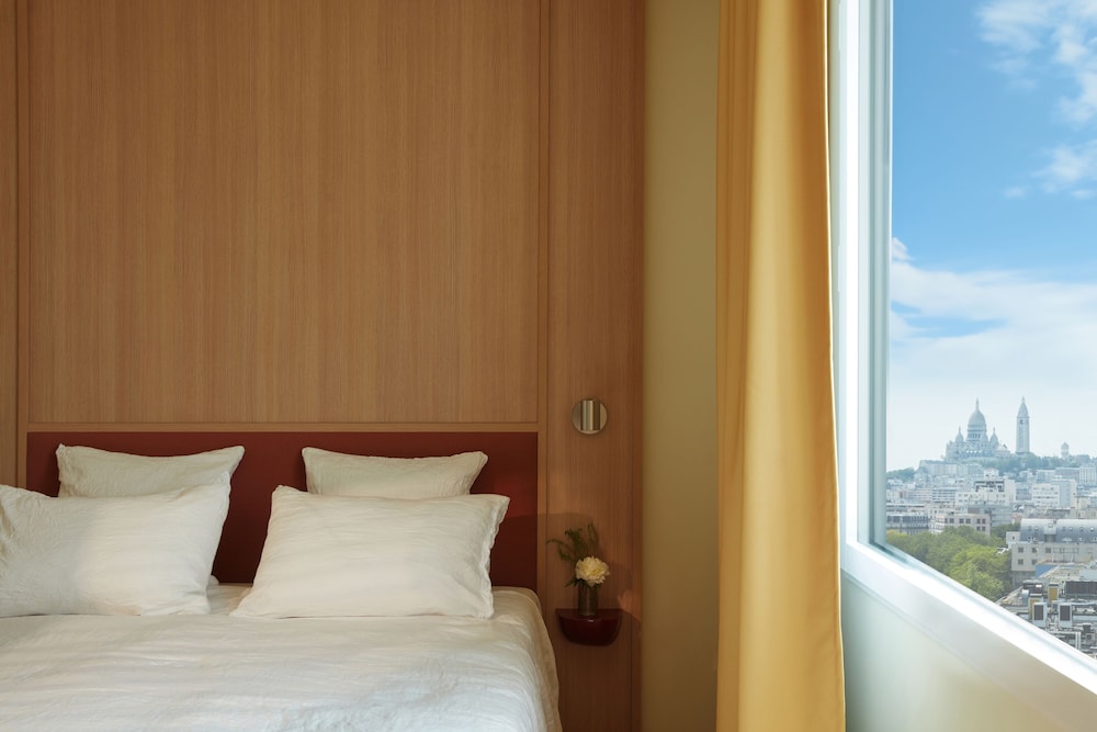 Classic Room Sacré-Coeur View including snacks & drinks self-service in the Lounge Club photo 1