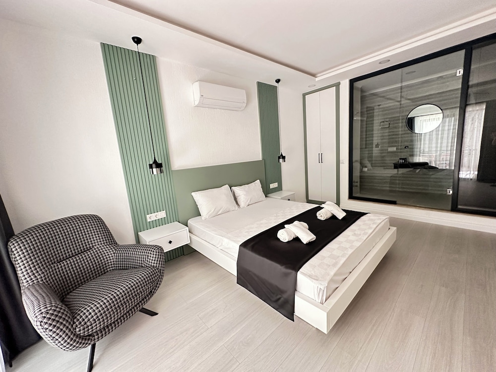Junior Room, 1 Queen Bed, Garden View, Ground Floor photo 3