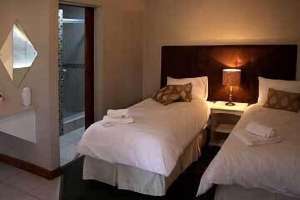 Honeymoon Suite photo 2