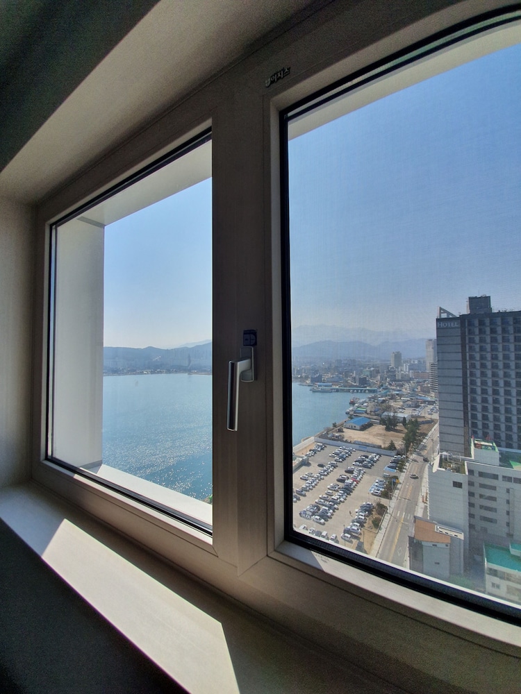 Junior Suite, 1 Queen Bed, Lake View photo 3