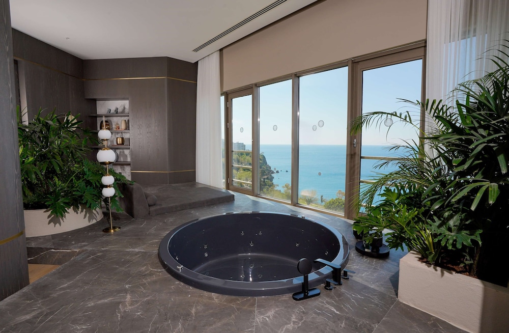 Panorama Suite (Urban Chic Lounge Access)