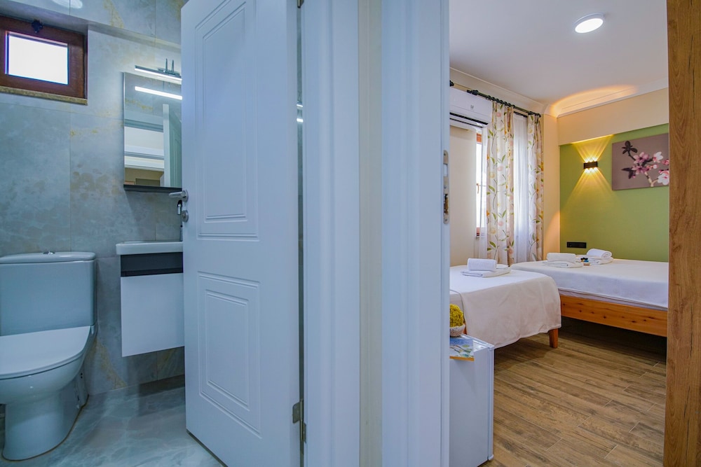 Standard Triple Room photo 2