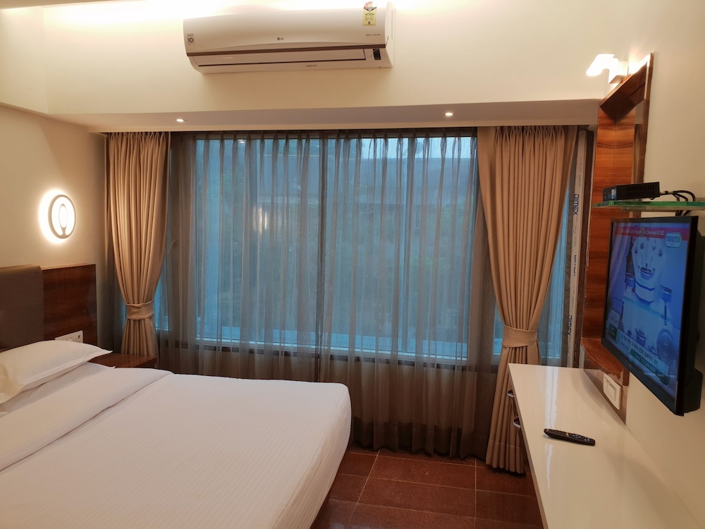 Premium Room - Photo 15