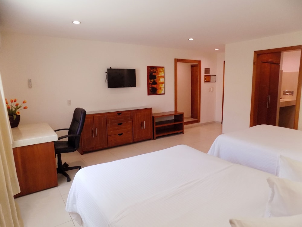Standard Twin Room - Photo 7