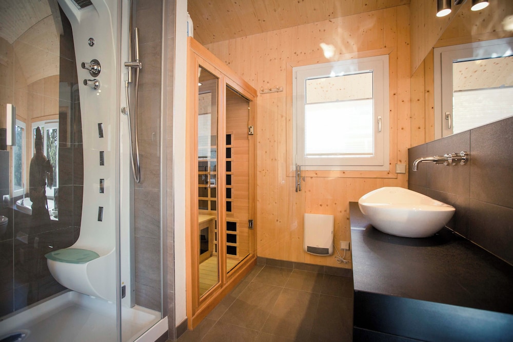 Ferienhaus # 49 mit IR-Sauna & Whirlwanne