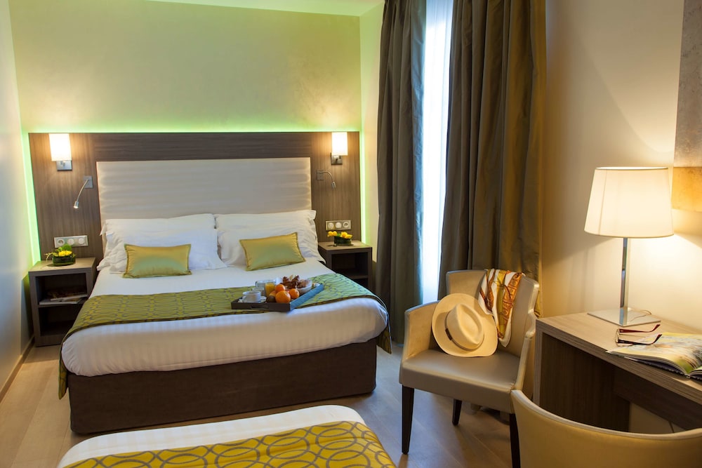 Executive Room, 1 Queen Bed, Non Smoking - Photo 5
