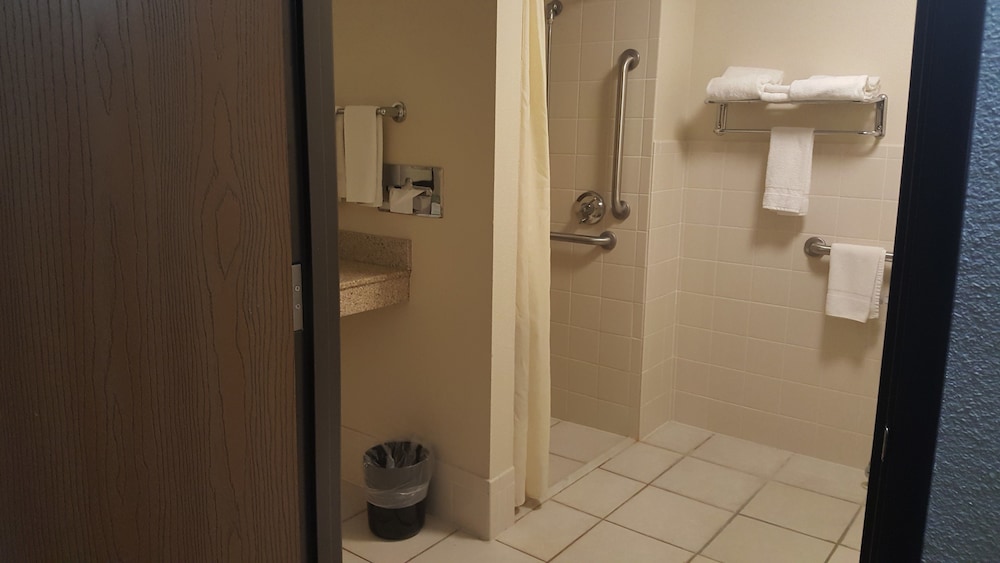 Room, 2 Queen Beds, Accessible, Non Smoking - Photo 6