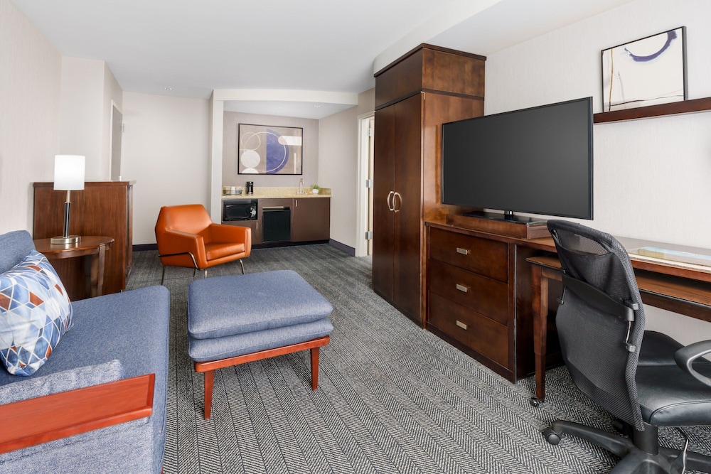 Suite, 1 Bedroom - Photo 3