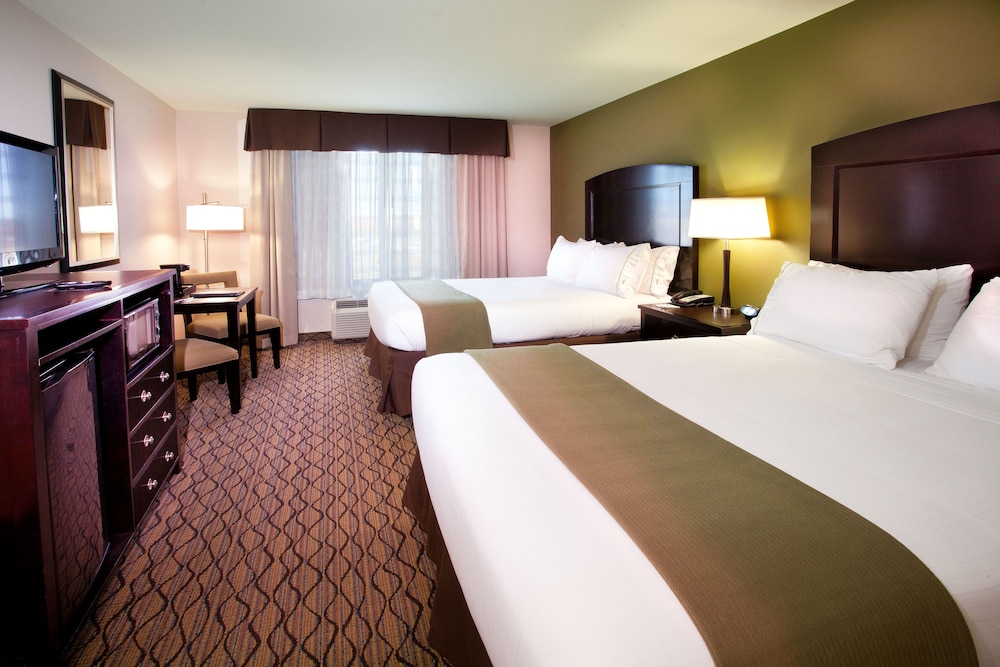 Suite, Multiple Beds (Additional Living Area) - Photo 4