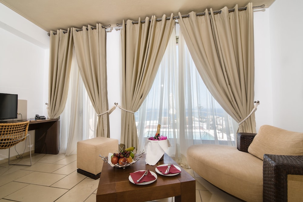 Junior Suite, Private Pool - Photo 8