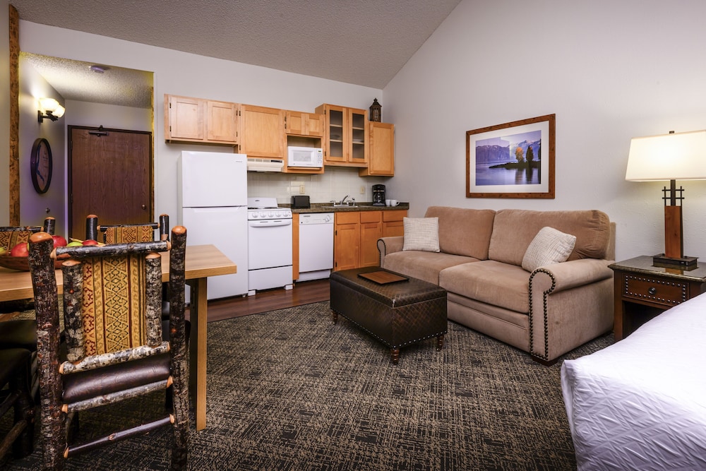 Studio, 1 Queen Bed with Sofa bed, Golf View