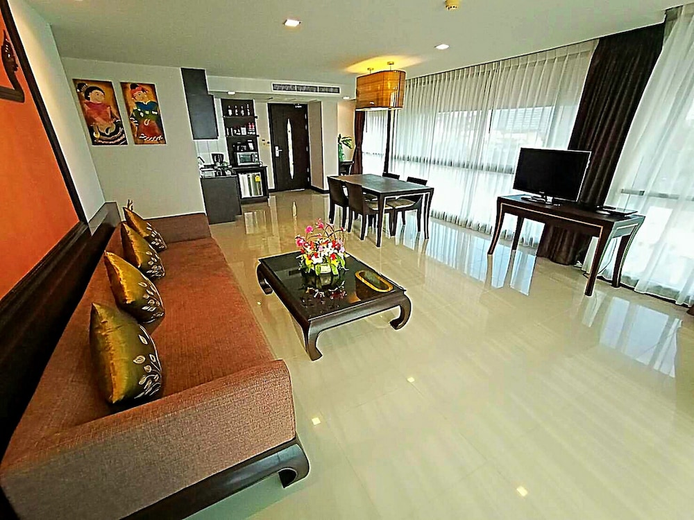 Royal Suite, Jetted Tub, Beachfront photo 3