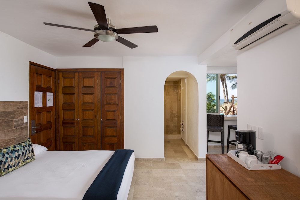 Standard Room, 2 Double Beds - Photo 2