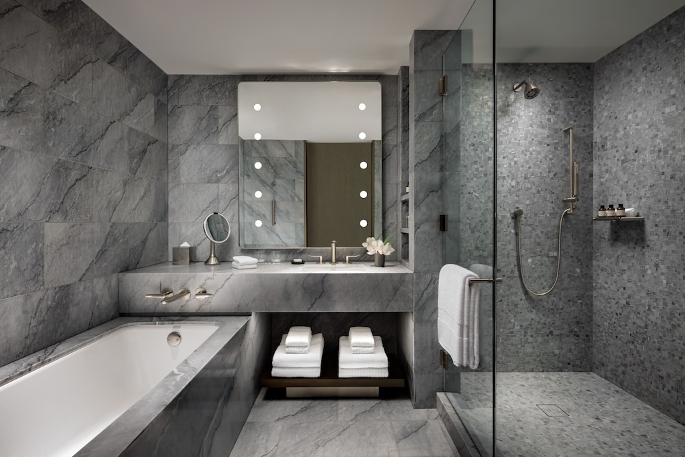 Century Plaza, 2 Double Beds thumbnail 6