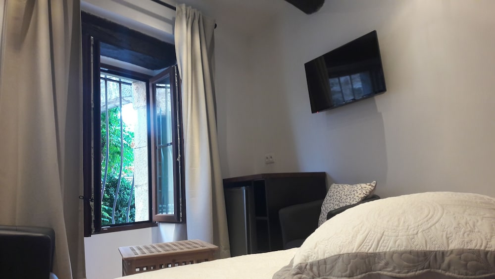 Standard Double Room, Non Smoking - Photo 3