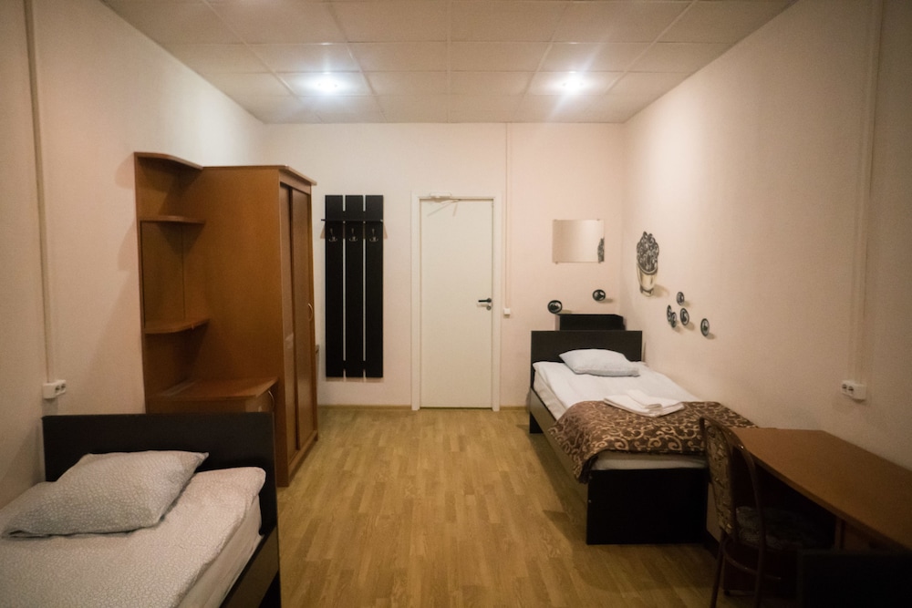 Economy Triple Room photo 3