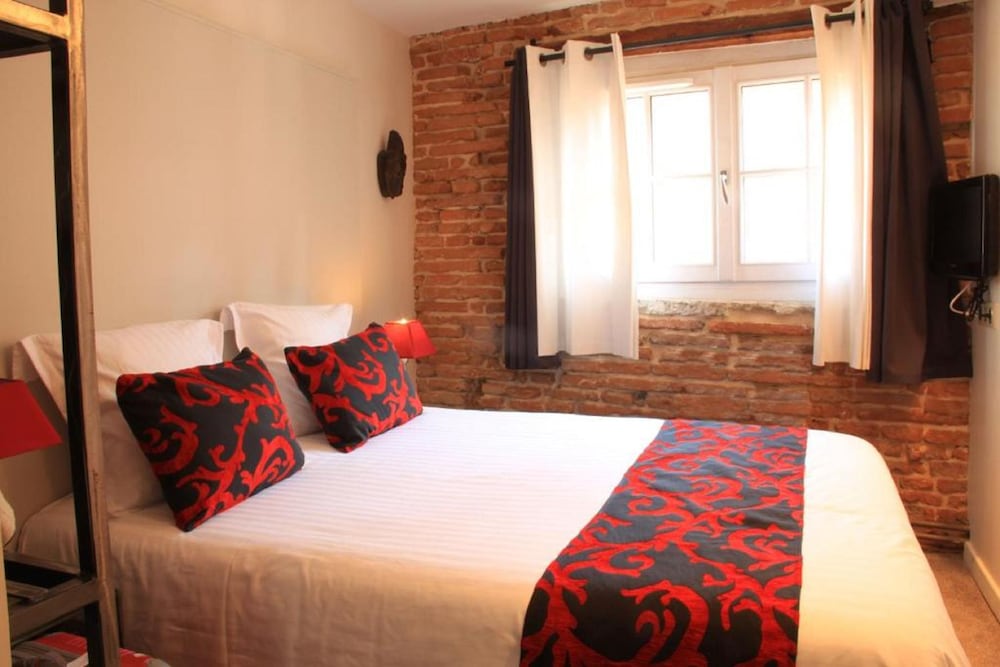 Standard Double Room, Private Bathroom, City View (Bed 140x200 cm)