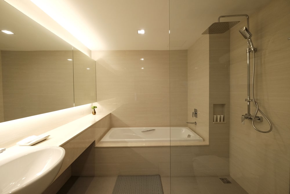 Deluxe Double Room, 1 King Bed - Photo 7