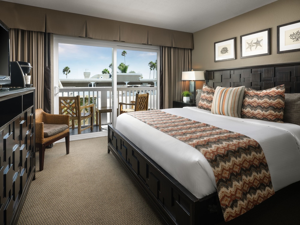 Room, 1 King Bed, Balcony, Ocean View photo 2