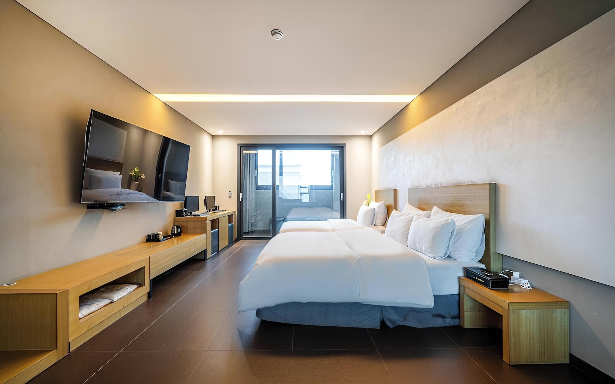 Room (Suite - Hills RiverView (86" LG s-tv)) - Photo 7