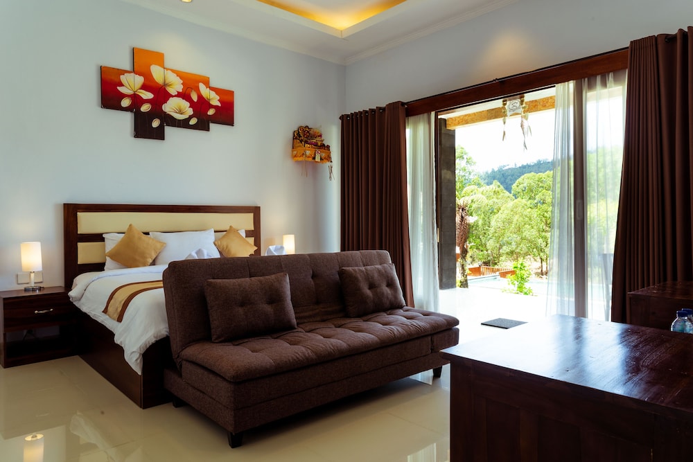 Deluxe Suite, 1 King Bed, Mountain View - Photo 1