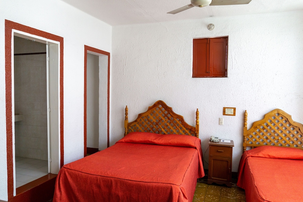 Double Room, Multiple Beds photo 2
