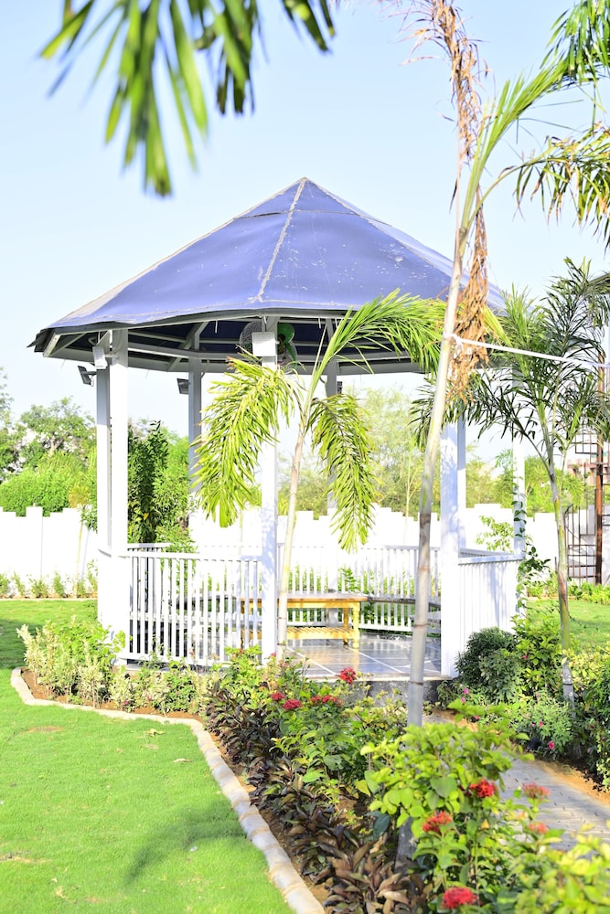 Deluxe Double Room, Garden View