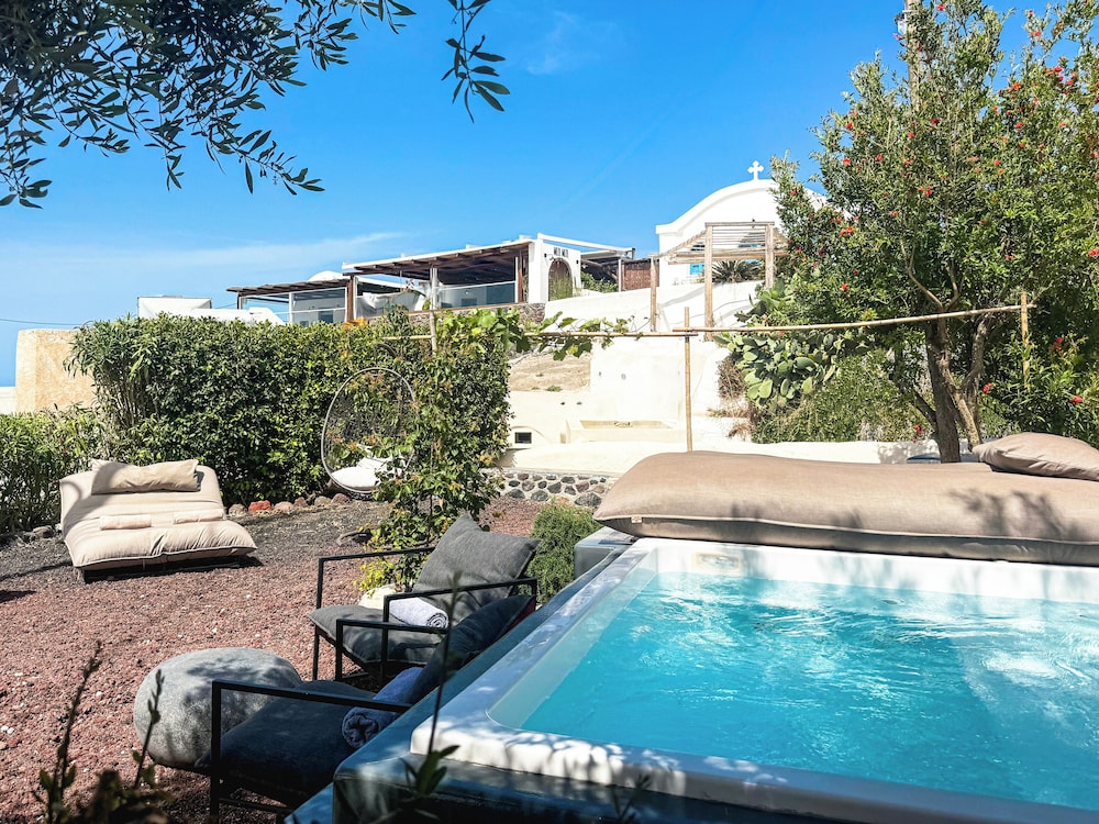 Grand Cave House with Shared Plunge Pool
