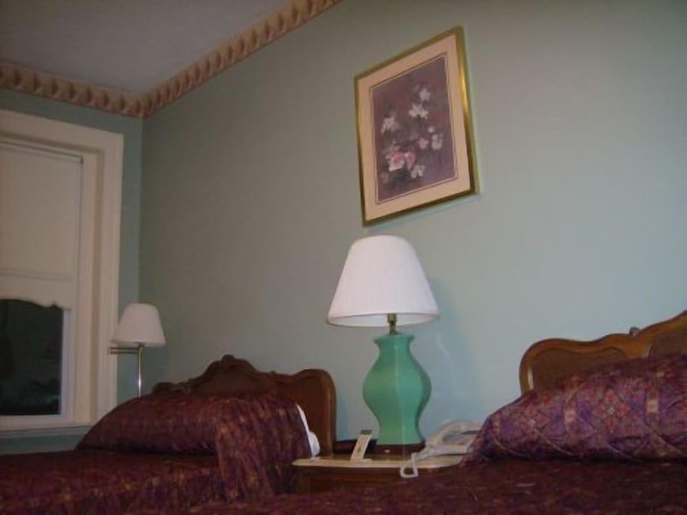 Standard Room, 1 Queen Bed photo 2