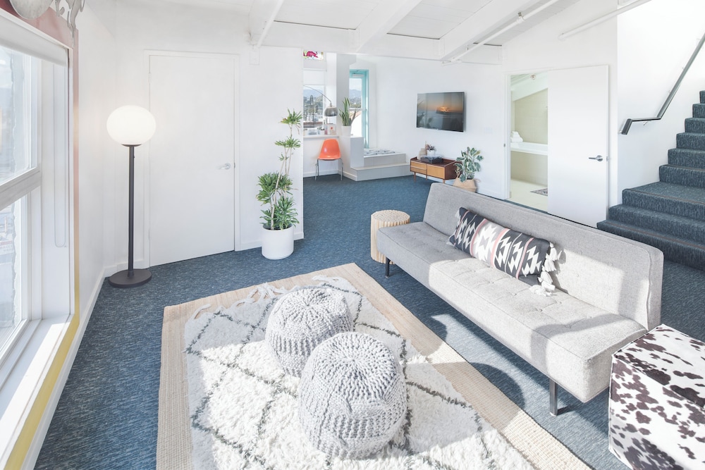 Suite (Dogtown Penthouse)