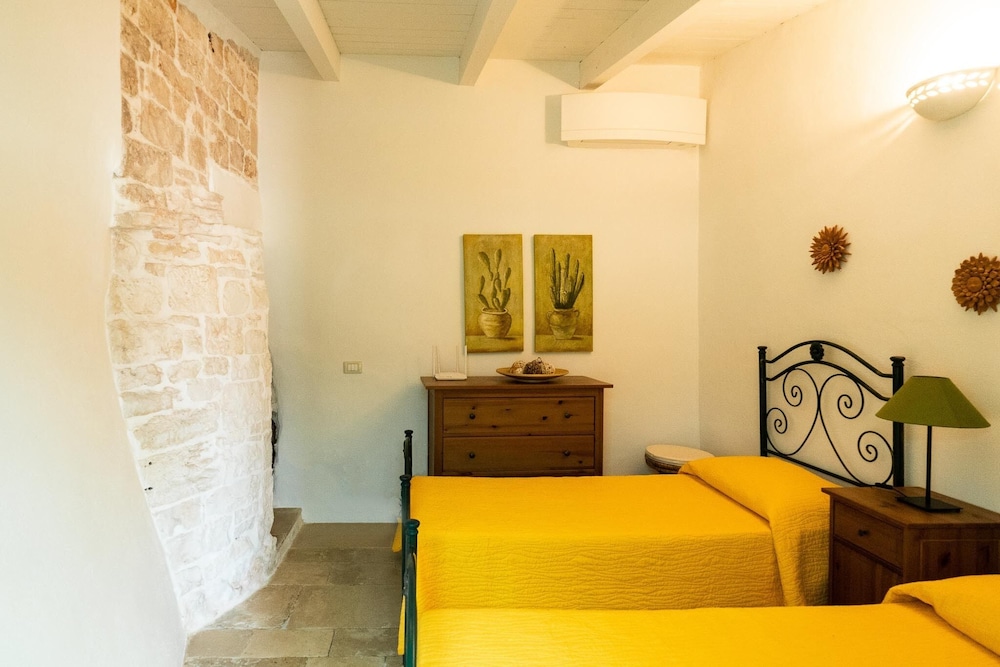 Basic Villa photo 2