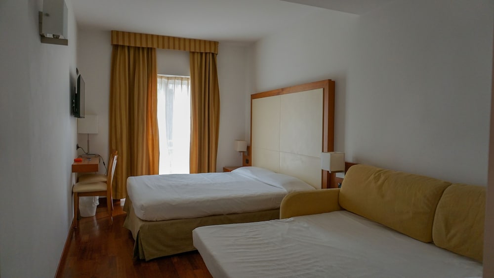 Basic Quadruple Room photo 2