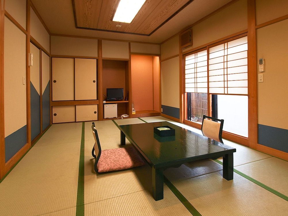 Japanese Room With Crab Course Dinner (11/6 - 3/31) photo 3