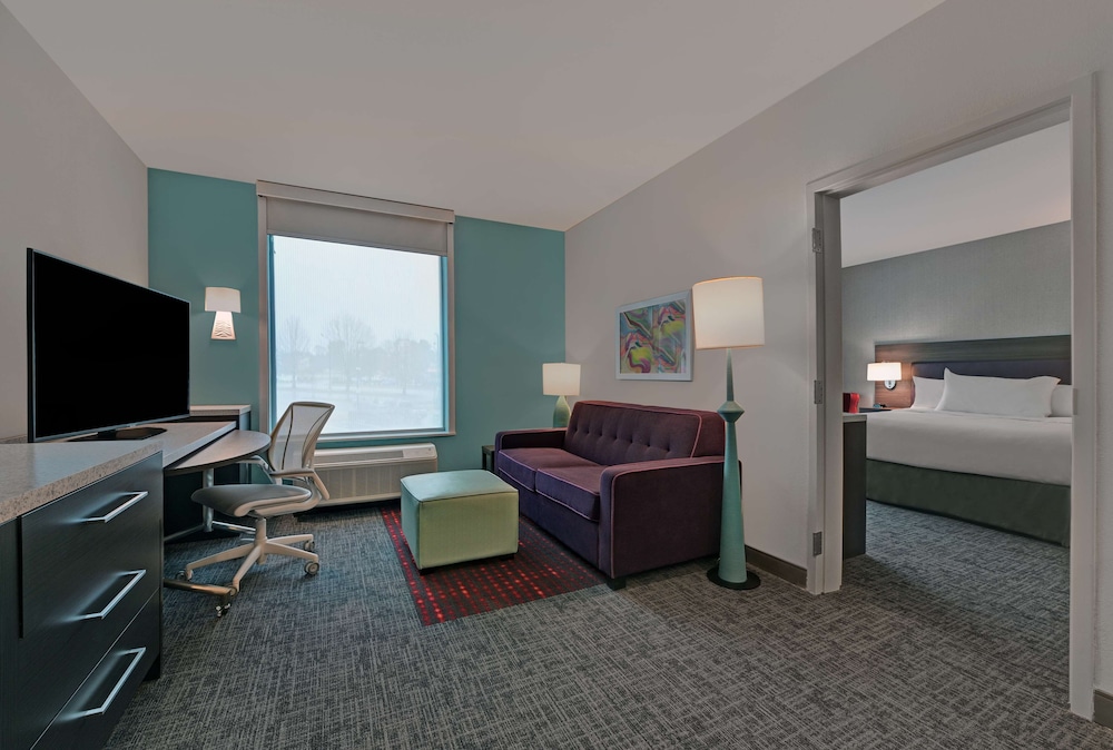 Suite, 1 King Bed, Accessible (Roll-In Shower) - Photo 2