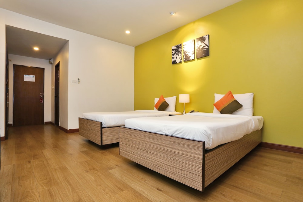 Standard Room (Twin Bed) - Photo 8