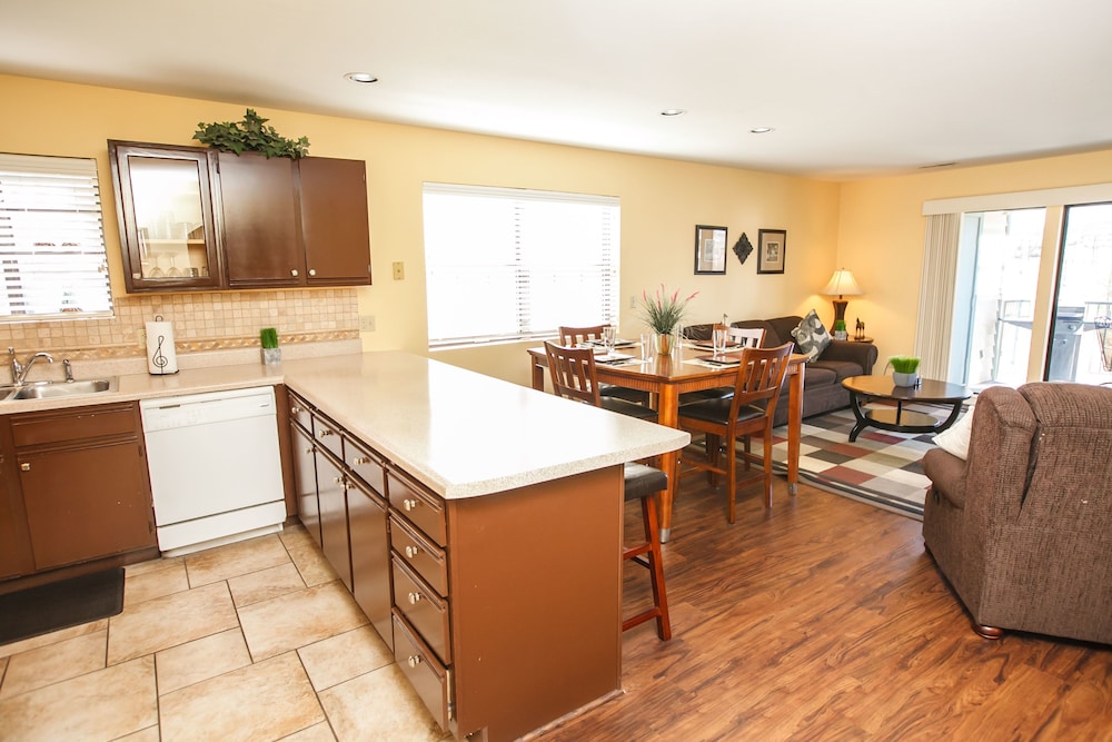 Premier Condo, 2 Bedrooms, Kitchen, Golf View photo 3