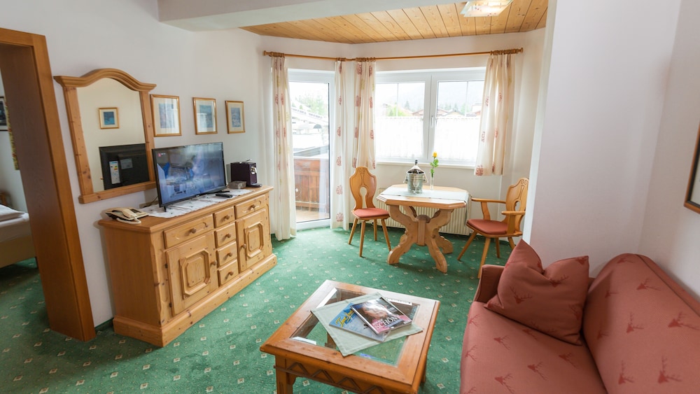 Suite, 1 Bedroom, Balcony, Mountain View photo 1