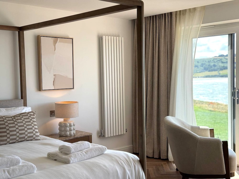 Luxury Studio Suite, 1 King Bed, Sea View (King or Twin) photo 1