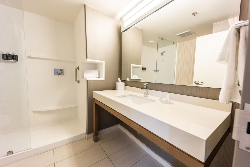 Room, 2 Queen Beds (Mobility/Hearing Accessible, Tub) - Photo 5