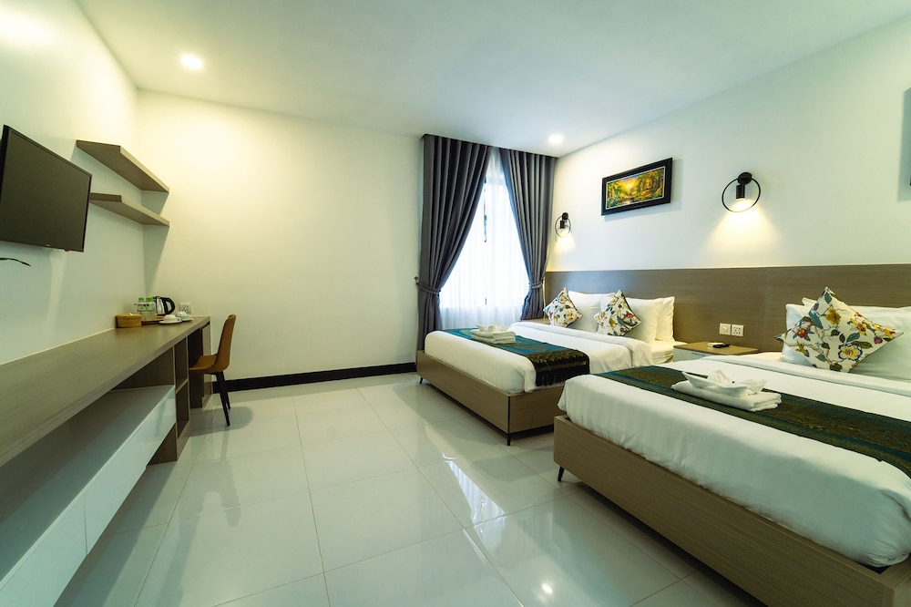 Deluxe Family Room - Photo 1