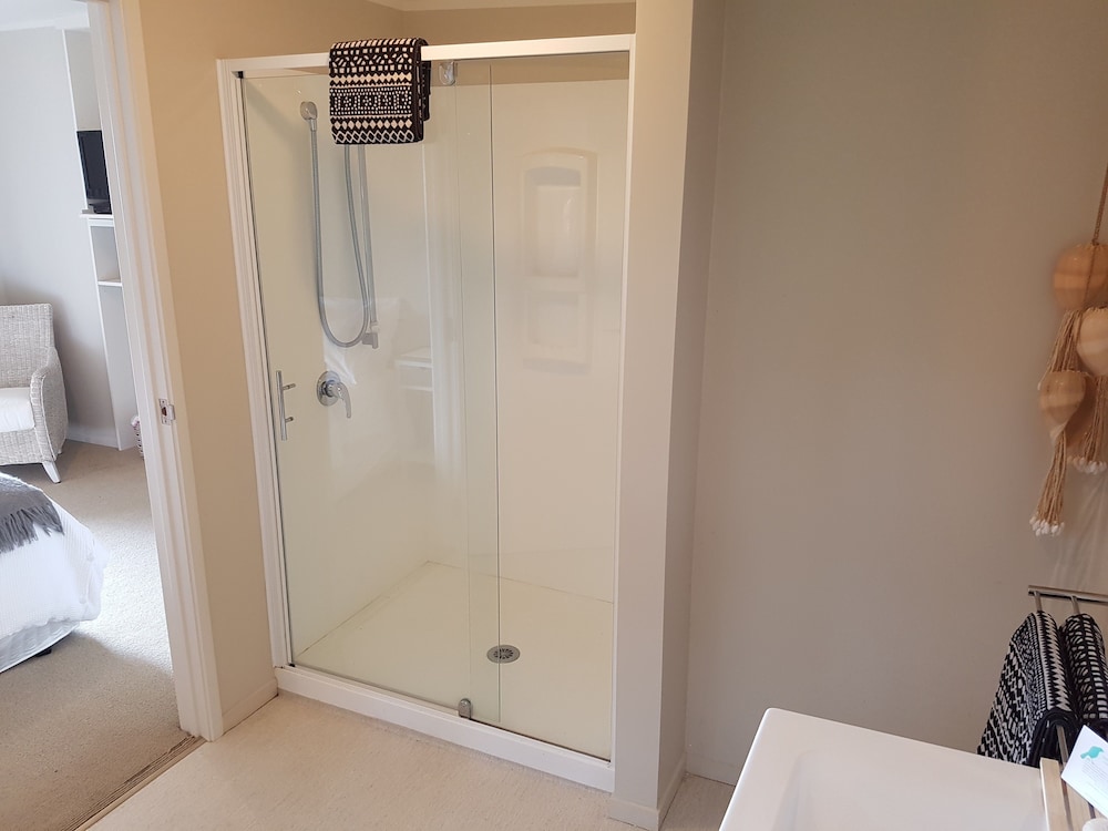 Panoramic Cottage, 2 Bedrooms, Ocean View photo 3