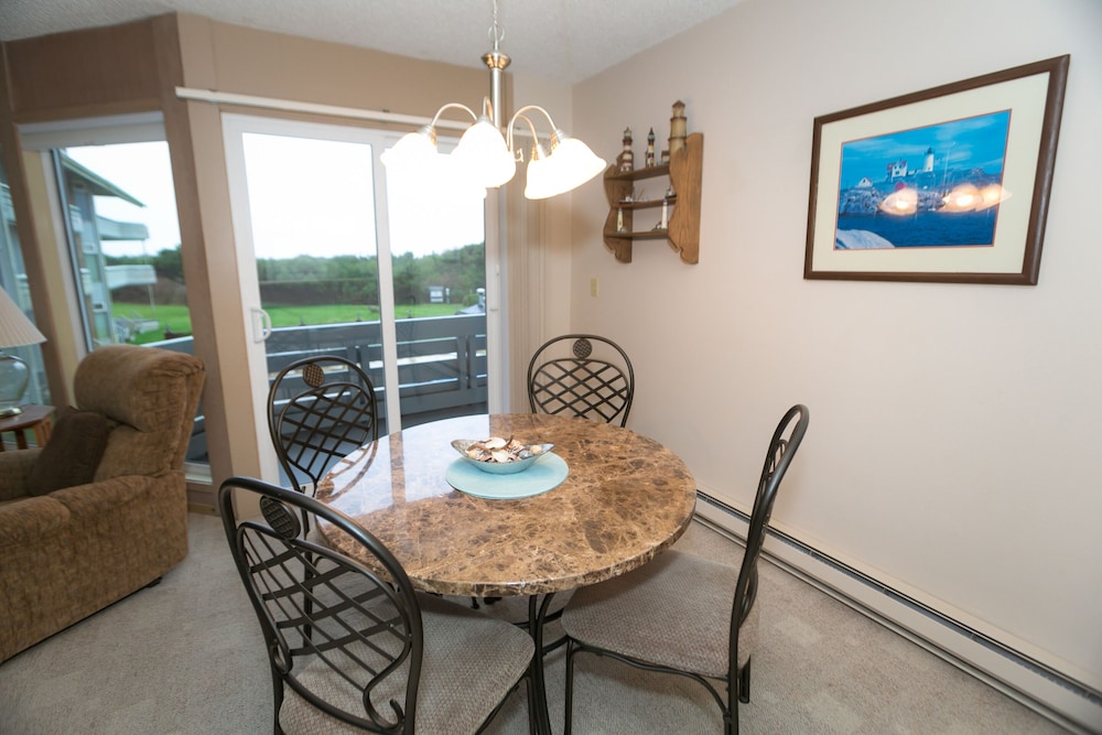 Signature Room, 1 King Bed with Sofa bed, Kitchen, Pool View (1 Bedroom Unit- Room 208-Pet Friendly) - Photo 14