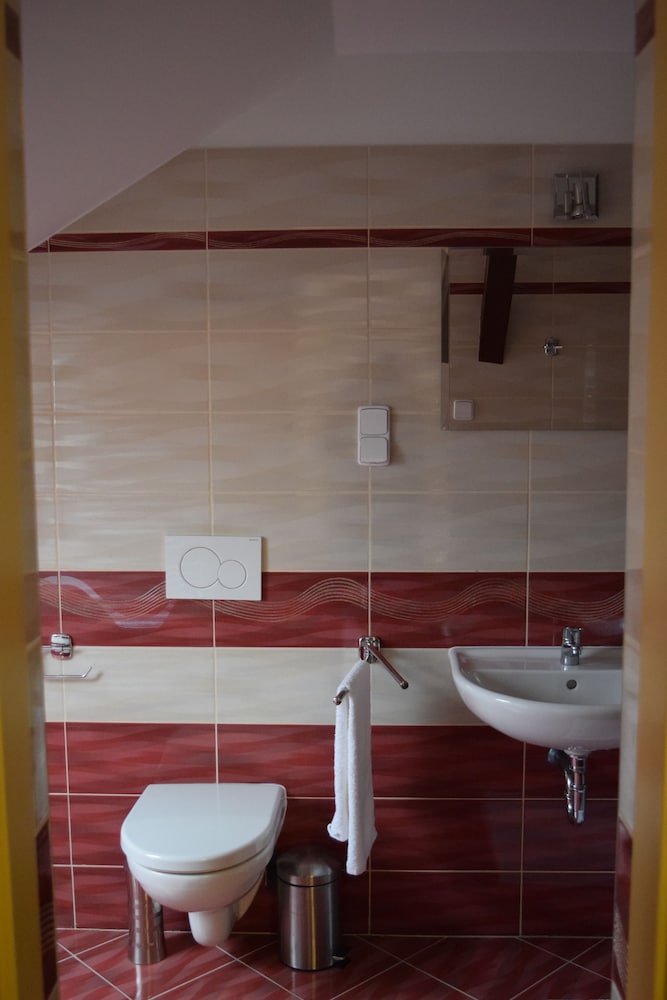 Premier Quadruple Room, Ensuite photo 3