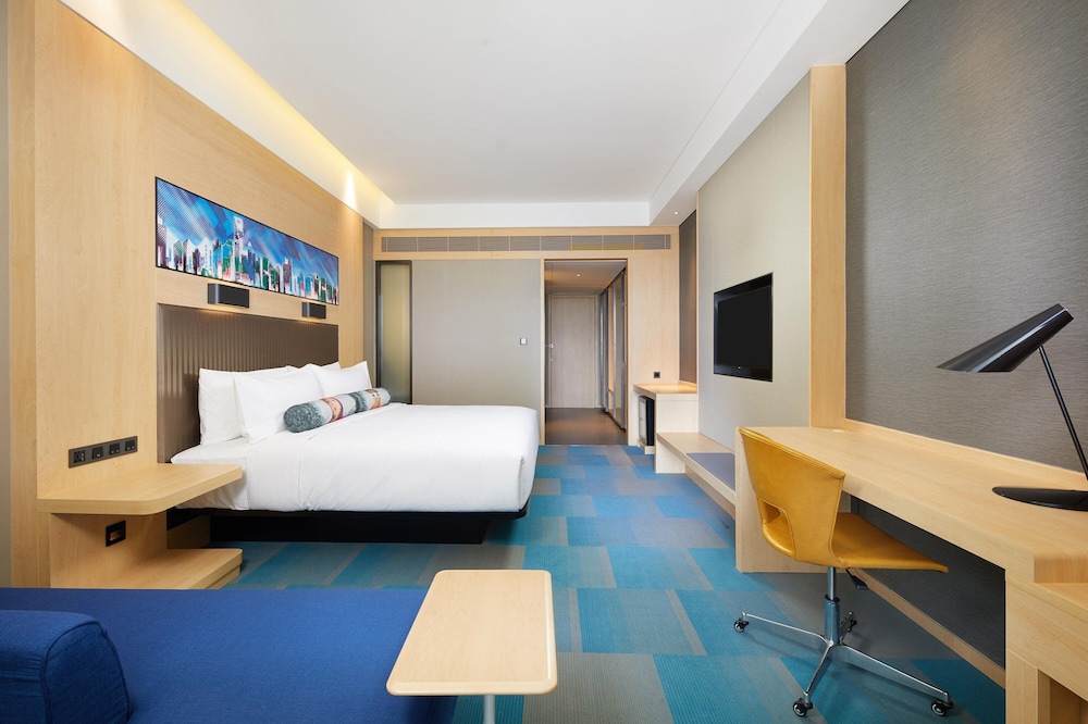 Room, 1 King Bed (Breezy) photo 1